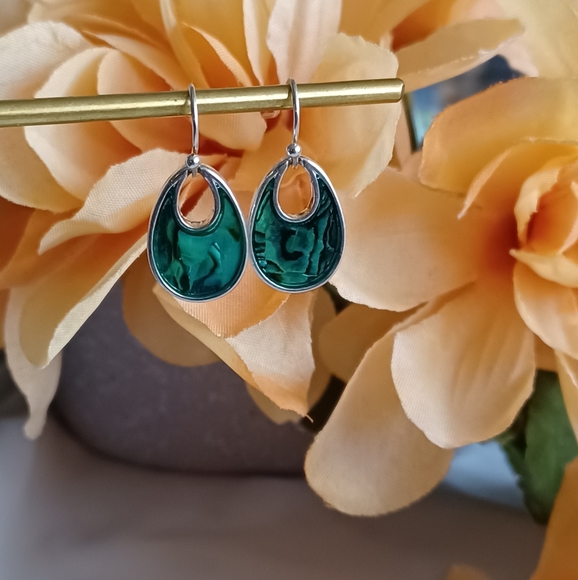 Jewelry - Silver / Green Iridescent Oval Earrings